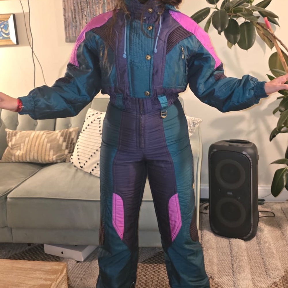 Descente Women's Green Pink Purple Vintage 90’s Ski Snowsuit - Amazing condition